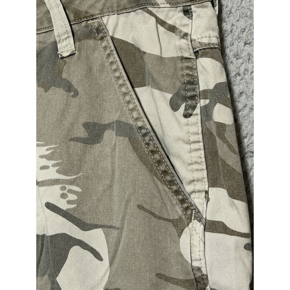 Vintage Wrangler Baggy Utility Cargo Shorts 36x9 Brushstroke Camo Y2K - Picture 3 of 8